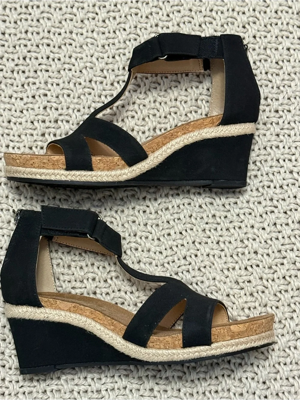Adrienne Vittadini Black Strappy T‑Bar Sandals NWOB